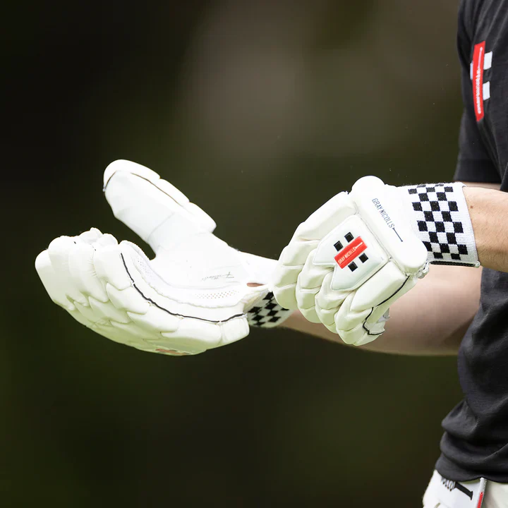 GRAY NICOLLS LEGEND BATTING GLOVES - Image 7